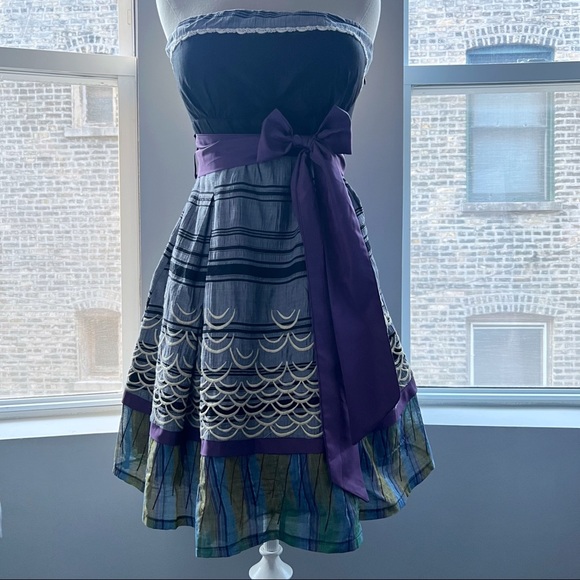 Strapless Dress with Tie Belt - Picture 2 of 4